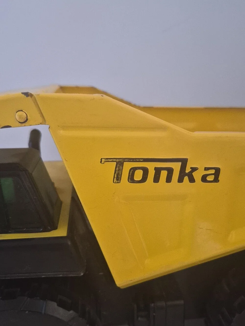 2009 Tonka Dump Truck Large Plastic Body with Metal Dump Bed 04738